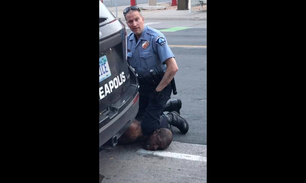 a minneapolis police officer holds his knee to AFP 1SE6IE 1 » derek chauvin