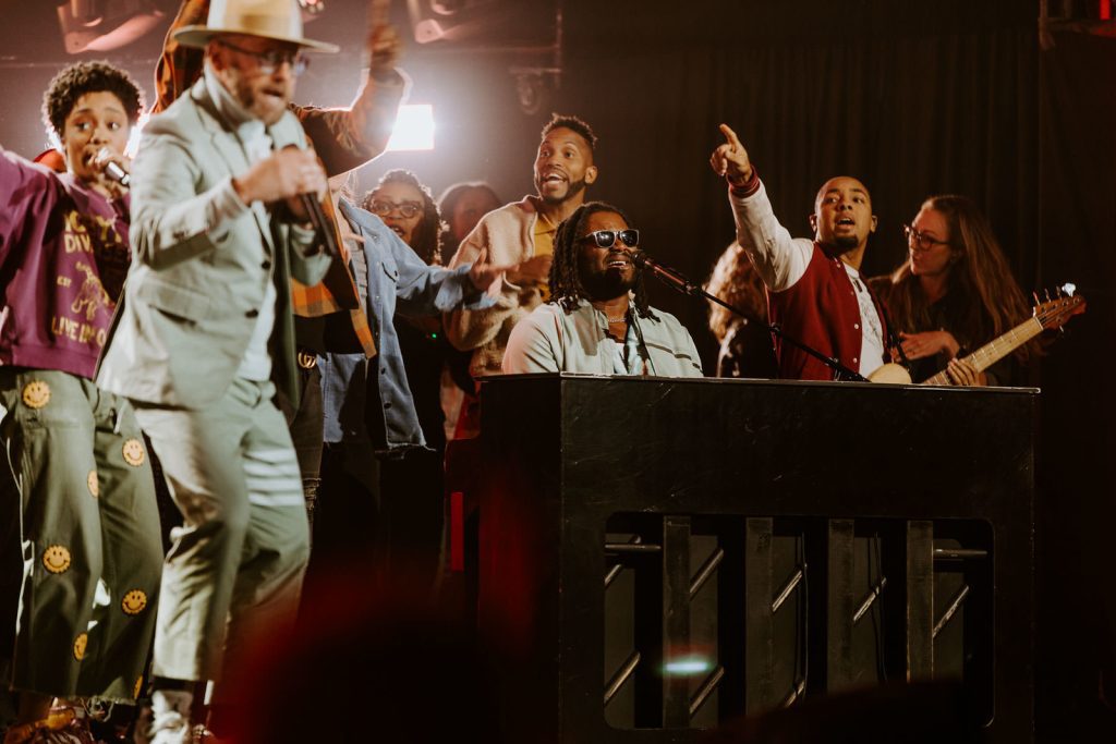 TobyMac performs with Blessing Offor Photo by Javis Dason » BeBe Winans