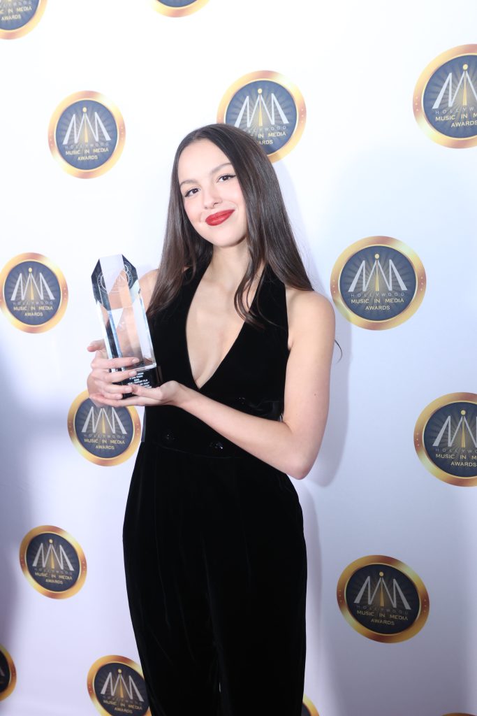 Olivia Rodrigo backstage at the 2023 HMMA after receiving her award » 14th Annual Hollywood Music in Media Awards