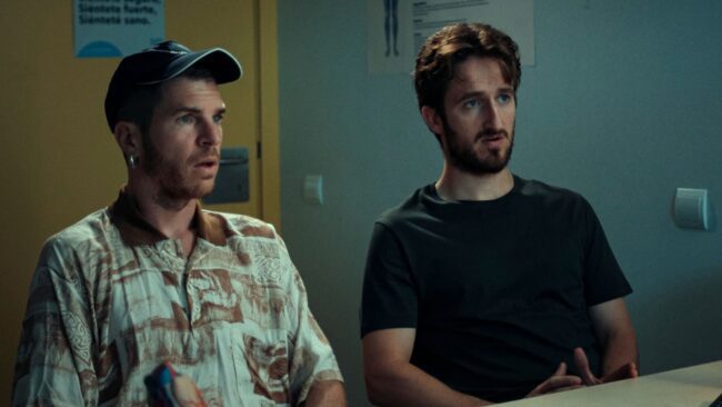 Sneak peek of Apple TV+ Spanish rom-com Love You to Death (“A muerte”). (Video)