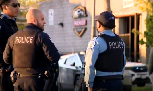 Shots Fired After Chicago Officer Dragged by Pickup Truck (video)