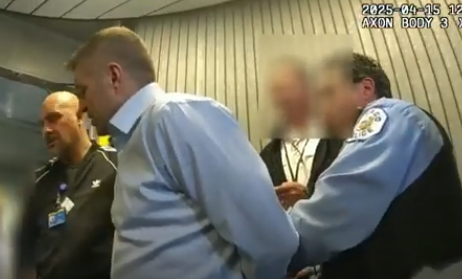 Man Arrested for Gun at O'Hare Airport Before Takeoff (video)
